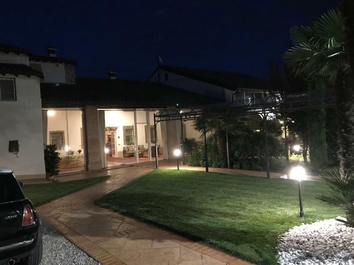 B&B Corte Delle Rose カスティリオーネ・デッレ・スティヴィエーレ エクステリア 写真